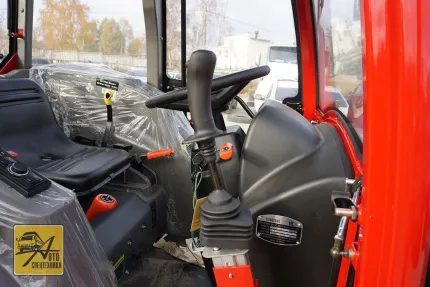 Трактор Dongfeng DF-504 с погрузчиком FEL-500